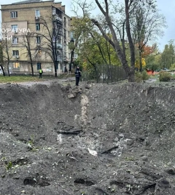 Фото: після атаки рф у Києві пошкоджені три райони, є загиблий та поранені