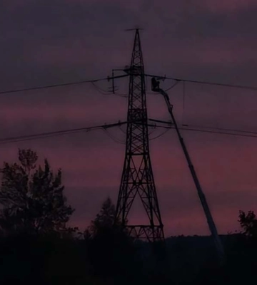 Росіяни завдали понад 10 ударів по Чугуєву: майже всі мікрорайони без світла (Відео)