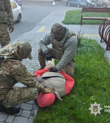 Понад 60 тисяч доларів вилучили у шахраїв, які організували схему з криптовалютою