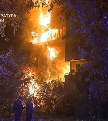 Атака РФ на Київ: серед загиблих 19-річна дівчина. Троє дітей госпіталізовані з опіками та множинними пораненнями. ФОТОрепортаж