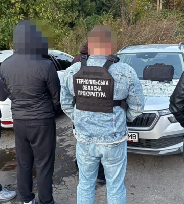 Скандал в Тернополе: мужчина обещал «вывезти» военного из учебного центра без статуса СЗЧ за деньги
