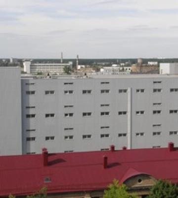 Внаслідок російської ракетної атаки на Київ зазнали руйнувань офіс та складський комплекс однієї з найбільших фармкомпаній