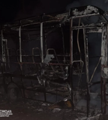 Росіяни вдарили дроном по мікроавтобусу на Сумщині: 5 людей поранені, серед них – дитина
