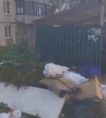 Комунальники ліквідували стихійне звалище у Рівному (ФОТО)