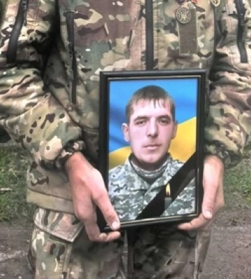 Назавжди 40: на Волині провели в останню дорогу воїна Романа Нікітчика 