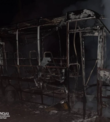 Ворожий дрон знищив маршрутку в Сумському районі: п’ятеро поранених, серед них дитина