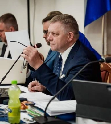 Фицо отказался допускать Словакию к военной помощи ЕС для Украины