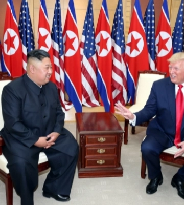 Трамп заявив, що "залюбки" зустрівся б із Кім Чен Ином під час турне по Азії