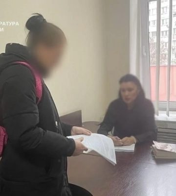 У Києві судитимуть жінку, яка викинула з вікна п’ятого поверху собаку
