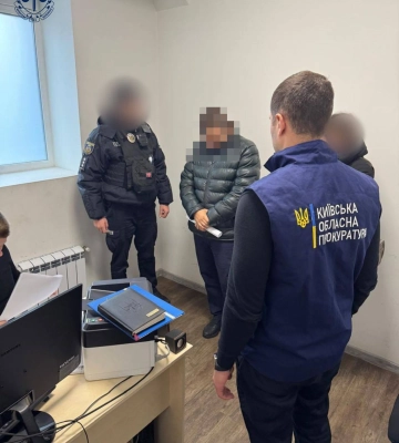 Викрито поліцейського, який вимагав $25 тисяч за "кришування" бізнесу на Київщині. ФОТОрепортаж