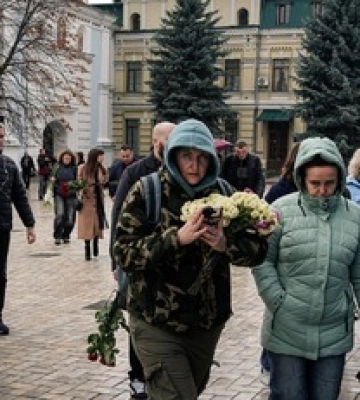 В Киеве прощаются с журналистами "FreeДом", погибшими в Краматорске – фоторепортаж
