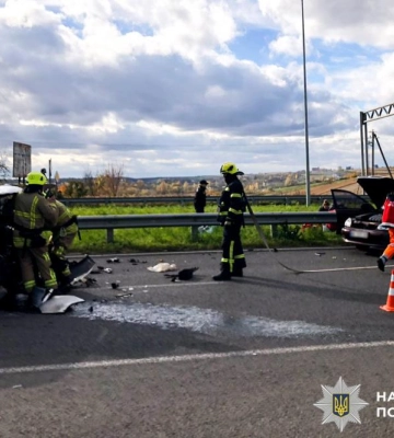 Поблизу Рівного сталася серйозна ДТП: двоє людей травмовано