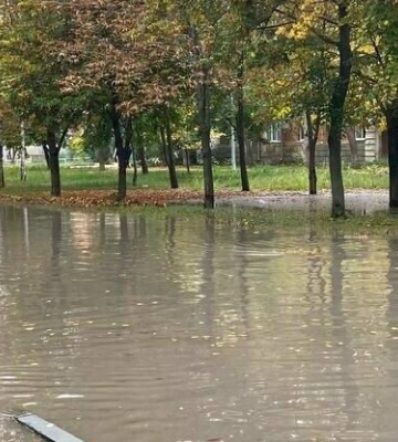 Полтаву накрили зливи: комунальники попереджають про можливі підтоплення