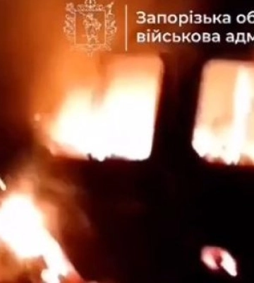 Ворог тричі вдарив по Запоріжжю: виникло кілька пожеж. ВIДЕО