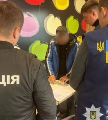 На Київщині викрили ділка, який за 8500 доларів обіцяв «вирішити питання» у ТЦК