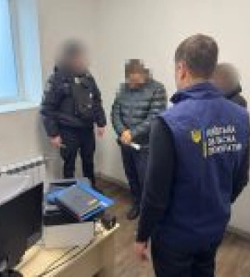 Затримано поліцейського за вимагання 25 тисяч доларів на Київщині