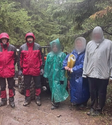 Гірські рятувальники надали допомогу кільком групам туристів у Карпатах (відео)