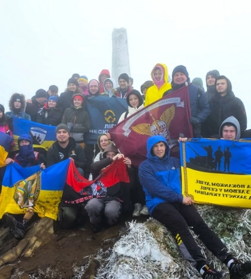 "Терапія мандрами": ветерани з ампутаціями зійшли на Пікуй