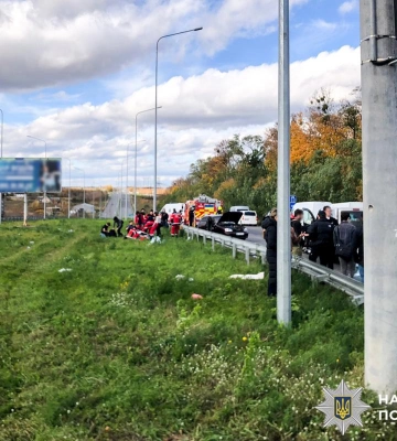 Поблизу Рівного сталася потрійна ДТП: є травмовані