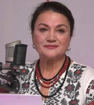 Наталья Сумская, которая читала Радиодиктант, ответила на критику: "Урок по скорописи"