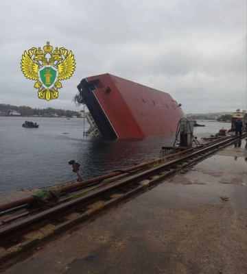 В оккупированном Крыму перевернулся плавкран: двое погибших, 20 пострадавших