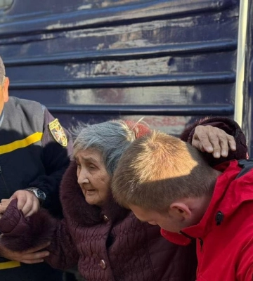 До Бердичева прибув евакуаційний потяг з літніми людьми