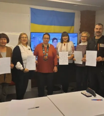 Українці за кордоном долучилися до написання Радіодиктанту нацєдності 