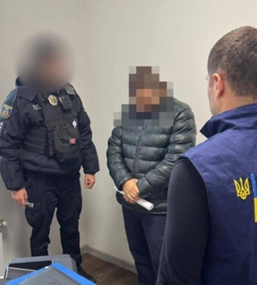 Поліцейський на Київщині вимагав 25 тисяч доларів