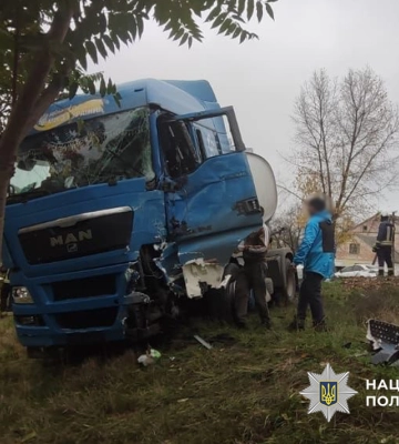 На Черкащині внаслідок зіткнення двох вантажівок травмувався один із водіїв. ФОТО