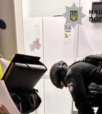 У Києві чоловік влаштував стрілянину біля багатоповерхівки, є поранені