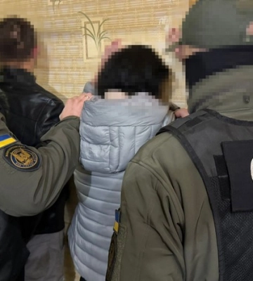 СБУ затримала дезертира та його спільницю, які на замовлення рашистів готували бомби для терактів на Дніпропетровщині