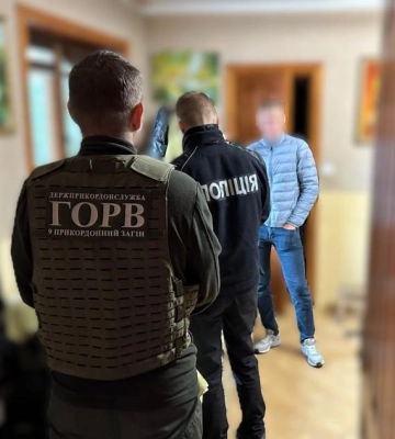 На Рівненщині судитимуть чоловіка, який за 5 тисяч доларів США сприяв незаконному перетину кордону