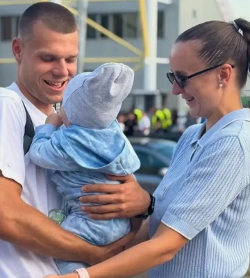Дружина футболіста Динамо Миколи Михайленка зачарувала милим фото їхнього підрослого сина