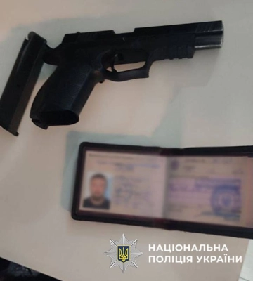 40-летний мужчина устроил стрельбу в Киеве, двое раненых