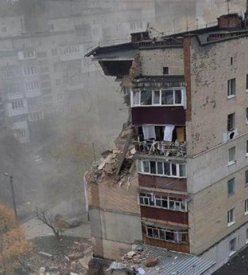 Вибух газу у багатоповерхівці в Хмельницькому: зруйновано кілька поверхів (оновлено). ФОТО