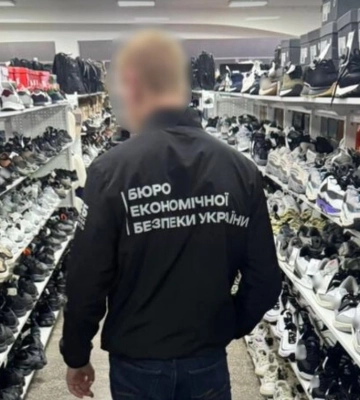 В Одесі продавали підробки брендового одягу: вилучено товару на 33 мільйони гривень