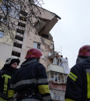 Хмельницький: через вибух у багатоповерхівці є постраждалі, ймовірно, людина під завалами – ДСНС