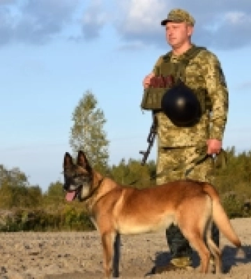 Від дитячої мрії до служби на кордоні: історія волинського кінолога та його чотирилапого напарника. ФОТО