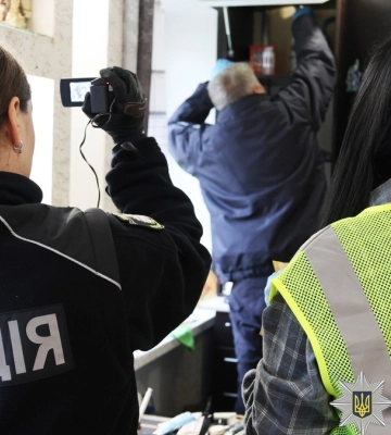У Миколаєві трагічно загинули двоє малих дітей: матір залишила їх самих у квартирі на пів доби - поліція