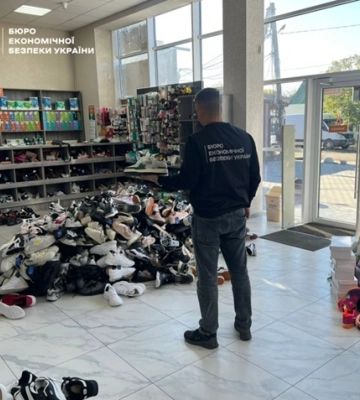 Викрито злочинців, що бідробляли та розповсюджували одяг та взуття під виглядом відомих брендів