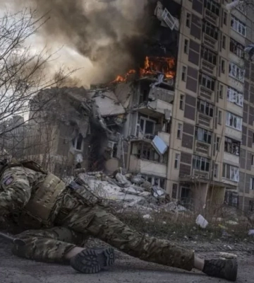 На Донеччині тривають важкі бої за Мирноград: окупанти прорвалися на околиці міста