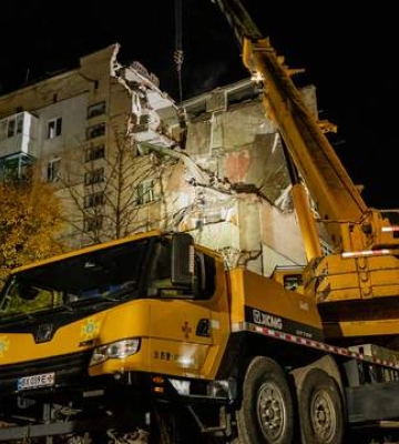 Под завалами многоэтажки в Хмельницком, где произошел взрыв, обнаружили тело женщины