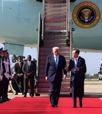 Трамп прибув до Південної Кореї для зустрічі з лідером Китаю