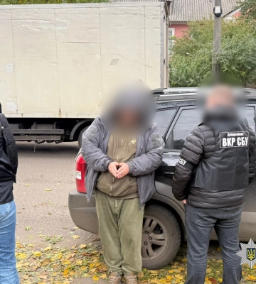 Поліцейські Одещини затримали посадовця військової частини за зловживання впливом та вимагання хабаря