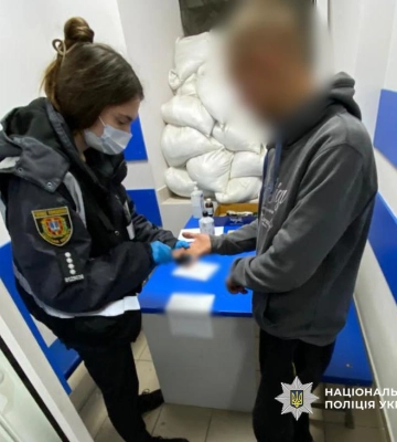 Вдарив чоловіка ножем у шию: одеситу загрожує до восьми років за гратами