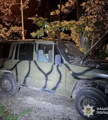 У Києві судитимуть дезертира, який за гроші підпалив два військові позашляховики (ФОТО)
