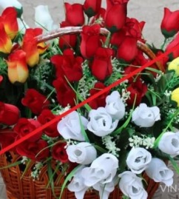 У Виноградові заборонили пластикові квіти на кладовищах перед Днем поминання