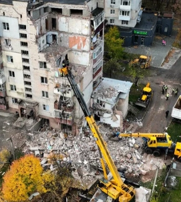 Разрушены девять квартир, среди пострадавших — ребенок. Спасатели показали последствия взрыва в многоэтажке в Хмельницком — фото