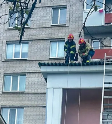 У Вінниці з вікна дев’ятого поверху випала жінка