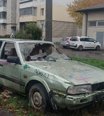 З вулиць Львова забрали "Mazda" і "ВАЗ", що стояли роками